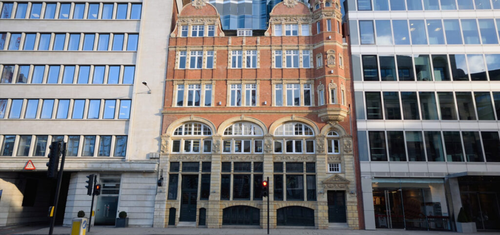 Old building wedged between two newer buildings